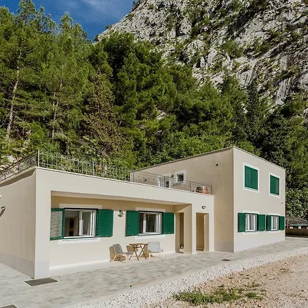 Ivino Apartment Omis Exterior photo
