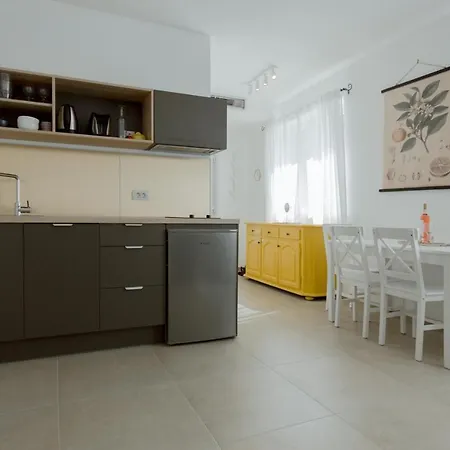Ivino Apartment Omis Exterior photo