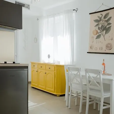 Ivino Apartment Omis Exterior photo