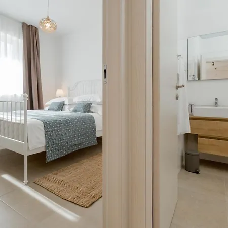 Ivino Apartment Omis Exterior photo